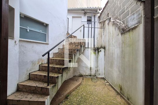 Área externa de casa para alugar com 3 quartos, 249m² em Vila Scarpelli, Santo André