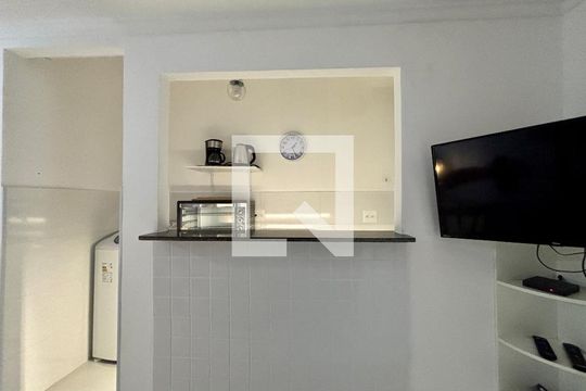 Cozinha de apartamento para alugar com 1 quarto, 33m² em Copacabana, Rio de Janeiro
