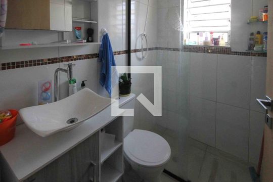 Banheiro de casa para alugar com 4 quartos, 190m² em Vila Ema, São Paulo