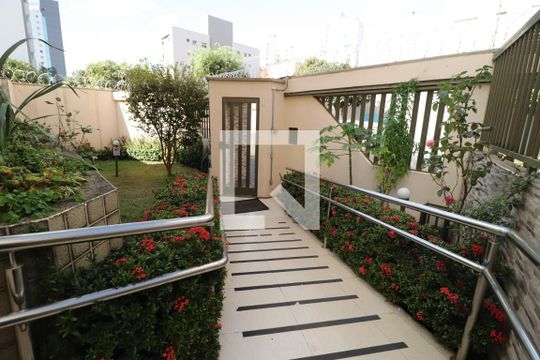 Hall de entrada de apartamento para alugar com 3 quartos, 170m² em Saraiva, Uberlândia