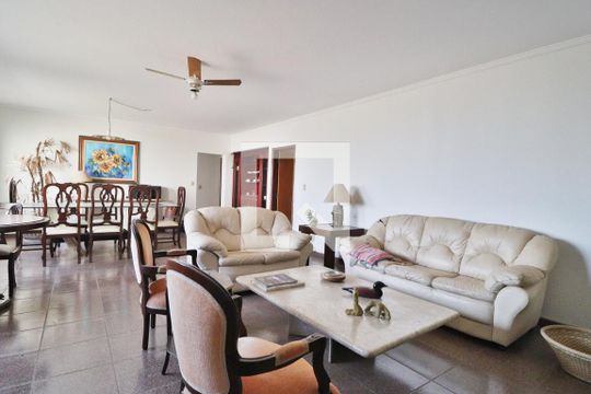 Sala de apartamento para alugar com 3 quartos, 170m² em Saraiva, Uberlândia