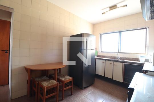 Cozinha de apartamento para alugar com 3 quartos, 170m² em Saraiva, Uberlândia