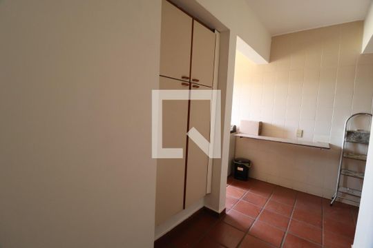 Área de Serviço de apartamento para alugar com 3 quartos, 170m² em Saraiva, Uberlândia