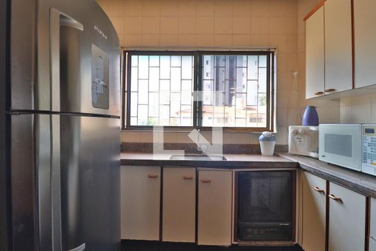 Cozinha de apartamento para alugar com 3 quartos, 170m² em Saraiva, Uberlândia