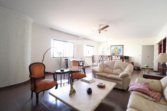 Apartamento para alugar com 3 quartos, 170m² em Saraiva, Uberlândia