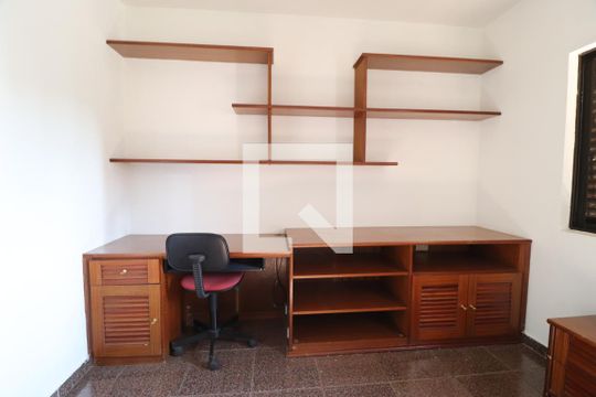 Quarto 2 de apartamento para alugar com 3 quartos, 170m² em Saraiva, Uberlândia