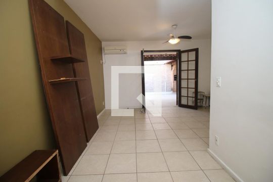 Sala de casa à venda com 3 quartos, 93m² em Penha Circular, Rio de Janeiro