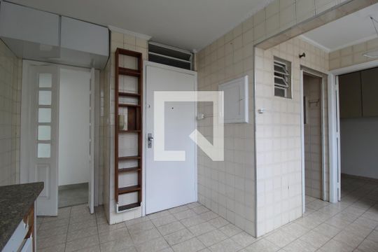 Cozinha de apartamento à venda com 2 quartos, 82m² em Vila Olímpia, São Paulo