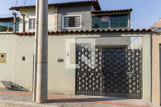 Fachada de casa à venda com 3 quartos, 210m² em Santa Terezinha, Belo Horizonte