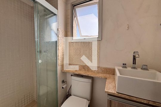 Banheiro de apartamento para alugar com 1 quarto, 36m² em Indianópolis, São Paulo