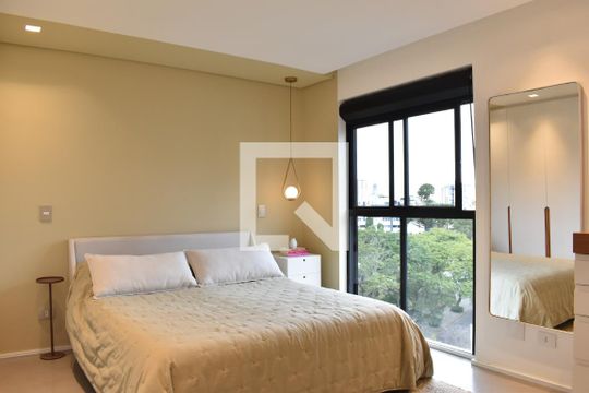 Suíte de apartamento para alugar com 1 quarto, 84m² em Juvevê, Curitiba