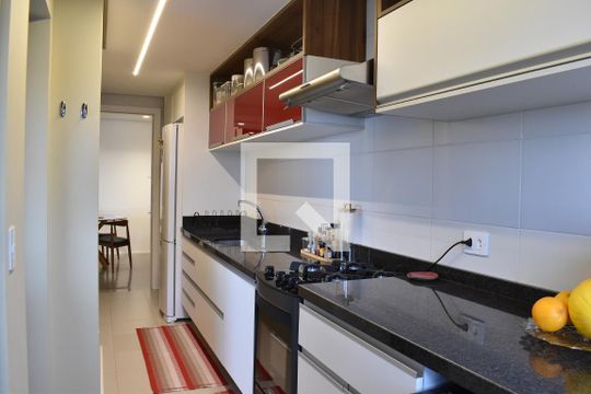 Cozinha de apartamento para alugar com 1 quarto, 84m² em Juvevê, Curitiba