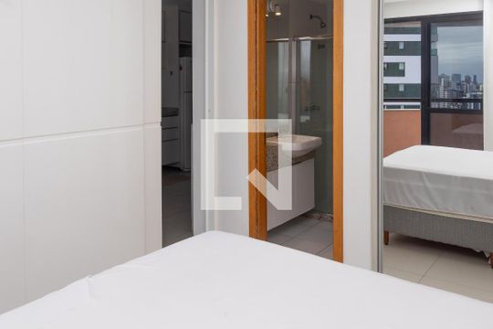 Quarto de kitnet/studio para alugar com 1 quarto, 47m² em Caminho das Árvores, Salvador
