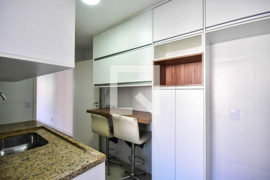 Cozinha de apartamento para alugar com 2 quartos, 60m² em Parque Reboucas, São Paulo