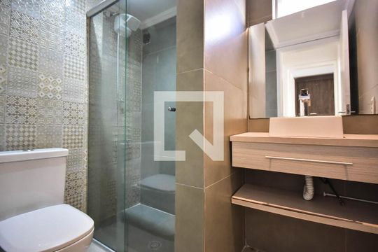 Banheiro de apartamento para alugar com 2 quartos, 60m² em Parque Reboucas, São Paulo
