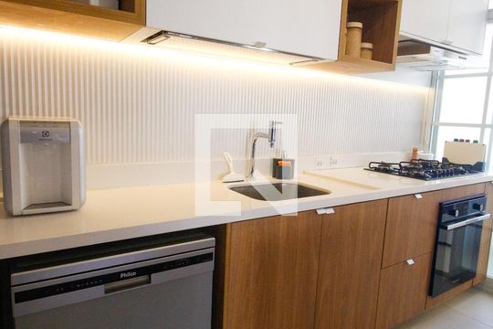 Cozinha de apartamento à venda com 3 quartos, 100m² em Vila Suzana, São Paulo