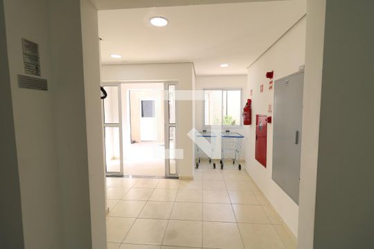 Hall de Entrada de apartamento para alugar com 2 quartos, 35m² em Parque Vitoria, São Paulo