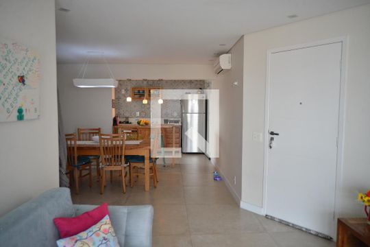 Sala de apartamento à venda com 3 quartos, 90m² em Vila Floresta, Santo André