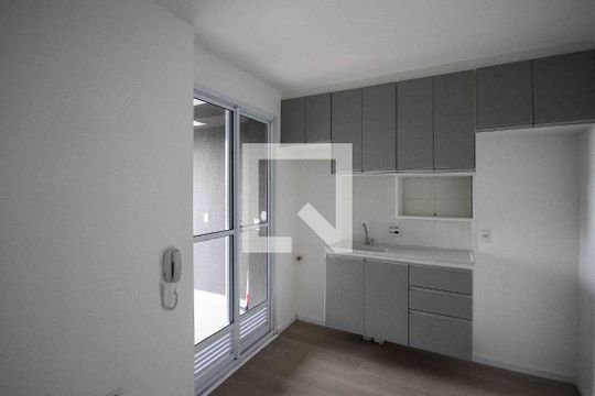 Sala e Cozinha de apartamento à venda com 2 quartos, 31m² em Vila Santa Clara, São Paulo