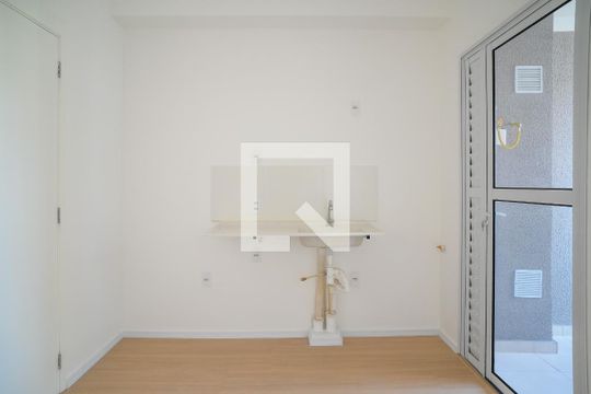 Sala/Cozinha de apartamento à venda com 2 quartos, 29m² em Vila Santo Estefano, São Paulo