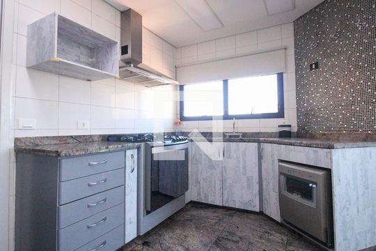 Cozinha de apartamento para alugar com 4 quartos, 290m² em Jardim Avelino, São Paulo