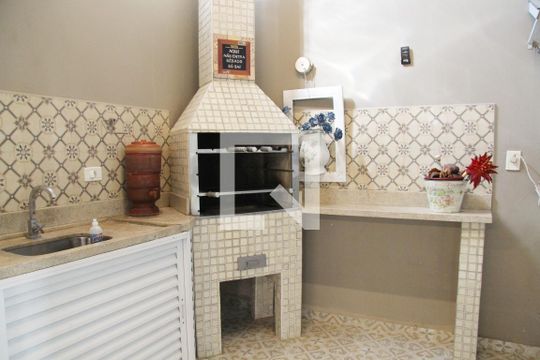 Churrasqueira de casa para alugar com 3 quartos, 240m² em Parque Renato Maia, Guarulhos