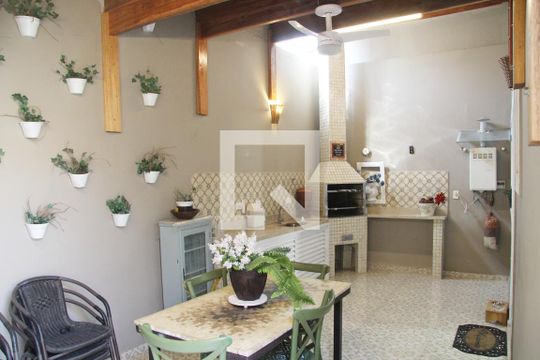 Churrasqueira de casa para alugar com 3 quartos, 240m² em Parque Renato Maia, Guarulhos