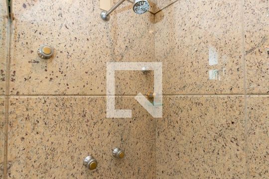 Banheiro da Suíte 2 de apartamento para alugar com 3 quartos, 170m² em Belvedere, Belo Horizonte