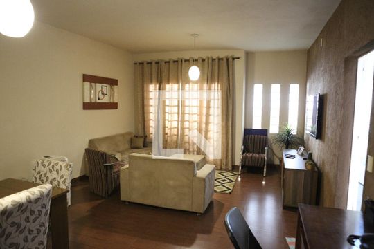 Sala de casa à venda com 2 quartos, 180m² em Parque Maracanã, Contagem