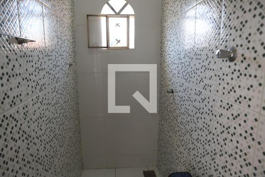 Banheiro de Serviço de casa à venda com 2 quartos, 180m² em Parque Maracanã, Contagem