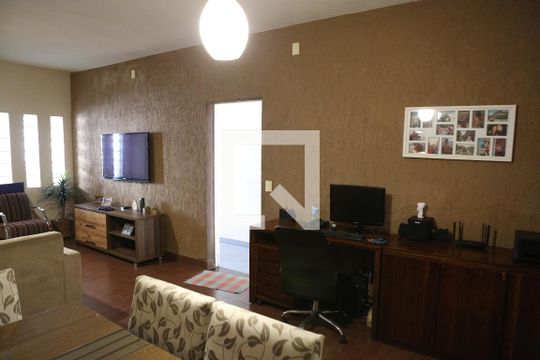 Sala de casa à venda com 2 quartos, 180m² em Parque Maracanã, Contagem
