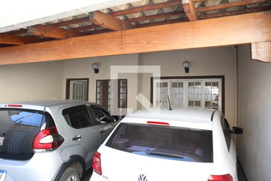 Garagem de casa à venda com 2 quartos, 180m² em Parque Maracanã, Contagem