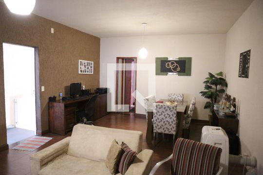 Casa à venda com 2 quartos, 180m² em Parque Maracanã, Contagem