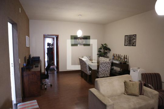 Sala de casa à venda com 2 quartos, 180m² em Parque Maracanã, Contagem