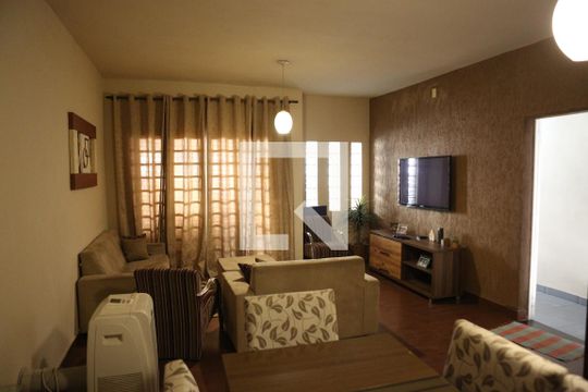Sala de casa à venda com 2 quartos, 180m² em Parque Maracanã, Contagem