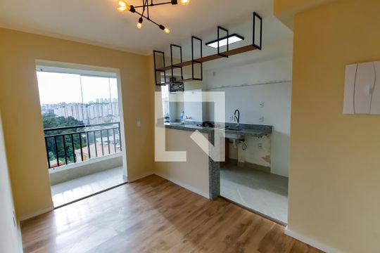 Apartamento para alugar com 2 quartos, 43m² em Jardim Tres Irmaos, Taboão da Serra