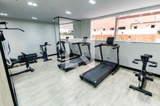 Área comum - Academia de apartamento para alugar com 2 quartos, 43m² em Jardim Tres Irmaos, Taboão da Serra