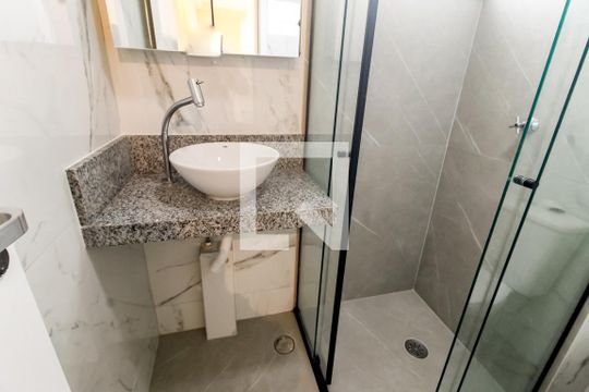 Banheiro de apartamento para alugar com 2 quartos, 43m² em Jardim Tres Irmaos, Taboão da Serra