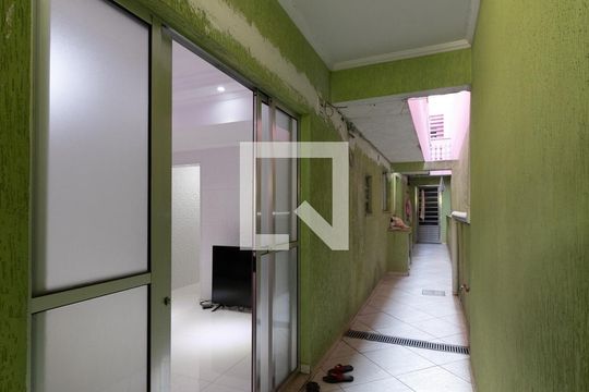 Corredor de casa para alugar com 2 quartos, 150m² em Jardim Aricanduva, São Paulo