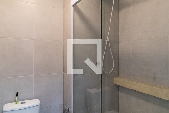 Banheiro de apartamento para alugar com 2 quartos, 35m² em Barra Funda, São Paulo