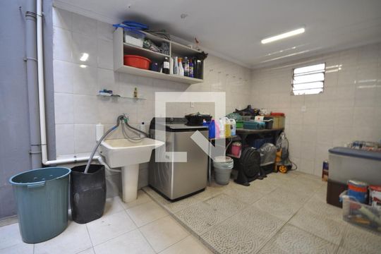 Área de Serviço de casa para alugar com 2 quartos, 120m² em Vila Leonor, São Paulo