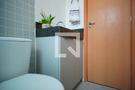 Banheiro Corredor de apartamento à venda com 2 quartos, 54m² em Jardim Carvalho, Porto Alegre