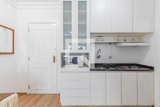 Cozinha de apartamento para alugar com 1 quarto, 40m² em Jardim Paulistano, São Paulo