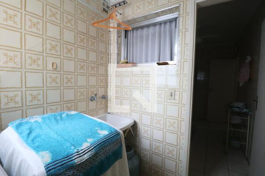 Área de Serviço de apartamento para alugar com 2 quartos, 107m² em Jardim Vitoria, Guarujá