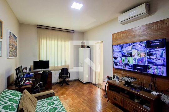 Escritório de casa à venda com 3 quartos, 560m² em Concórdia, Belo Horizonte