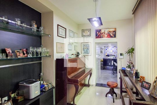 Sala de casa à venda com 3 quartos, 560m² em Concórdia, Belo Horizonte