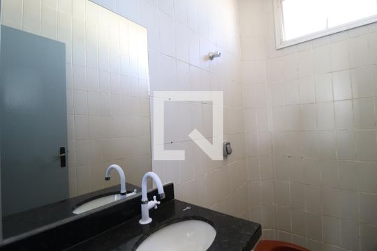 Banheiro Social de apartamento para alugar com 2 quartos, 230m² em Centro, Uberlândia