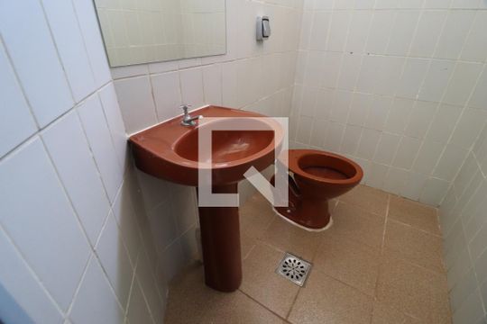 Banheiro da Suíte 2 de apartamento para alugar com 2 quartos, 230m² em Centro, Uberlândia