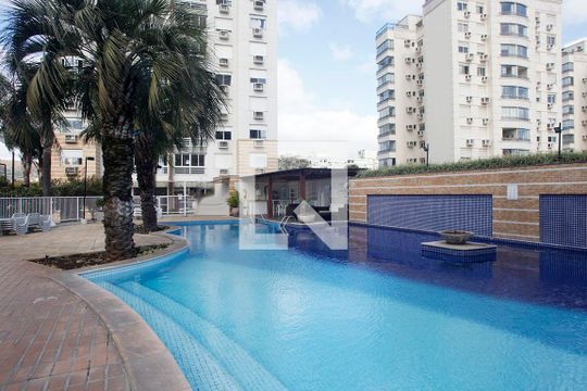 Área Comum - Piscina de apartamento para alugar com 3 quartos, 93m² em Jardim Botânico, Porto Alegre