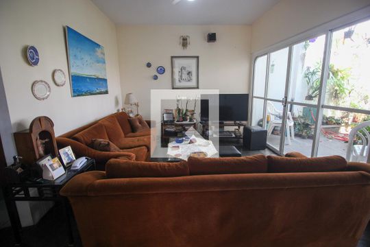 Sala de TV de casa à venda com 4 quartos, 390m² em Jardim Londrina, São Paulo